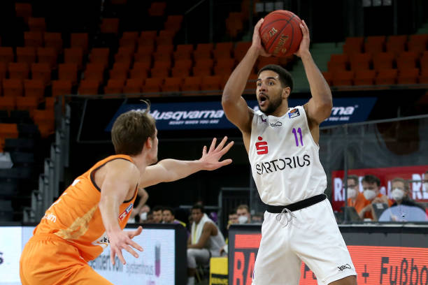 后者更偏向 后者更偏向