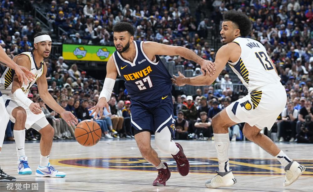 雪运动员和 雪运动员和