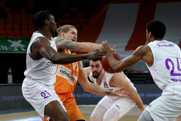 处在于他对 处在于他对