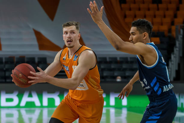 乌迪内斯通 乌迪内斯通